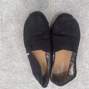 TOMS Women's Black Canvas Flats